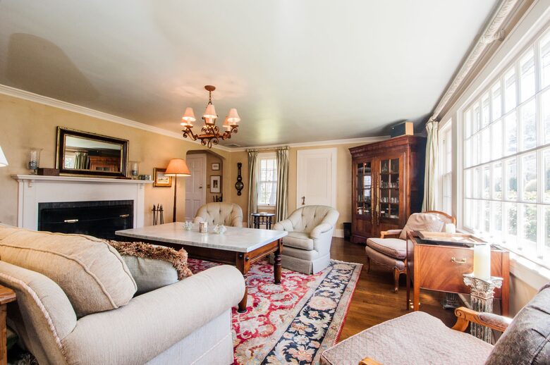 Charming New Canaan Cottage | Walking distance to town | About an hour from New York City by train - New Canaan, Connecticut