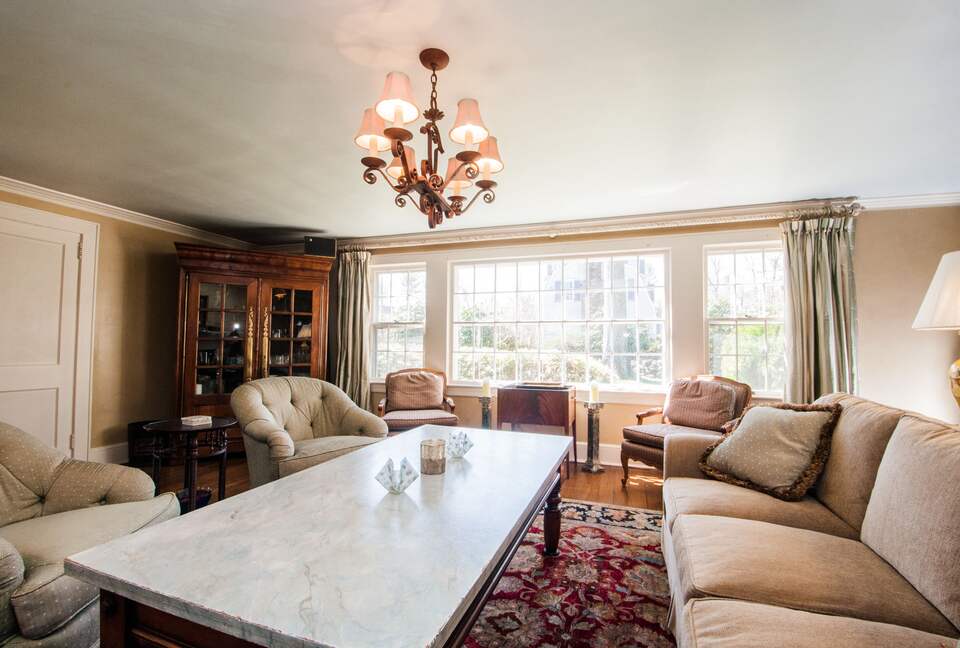 Charming New Canaan Cottage | Walking distance to town | About an hour from New York City by train - New Canaan, Connecticut