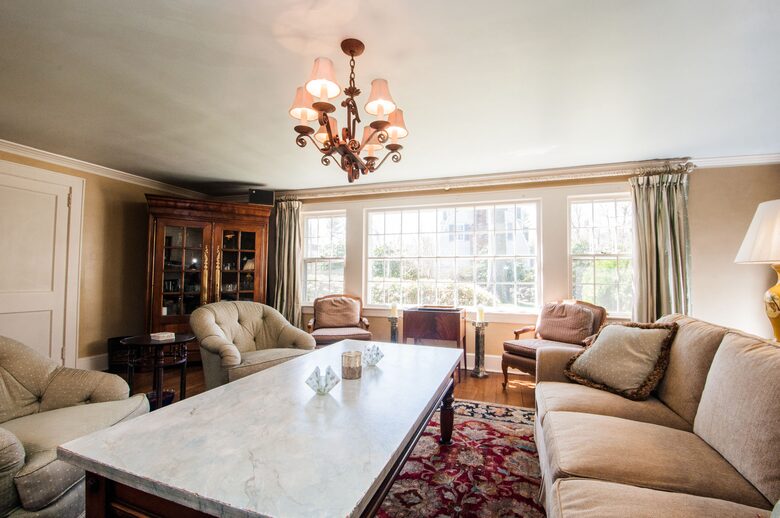 Charming New Canaan Cottage | Walking distance to town | About an hour from New York City by train - New Canaan, Connecticut