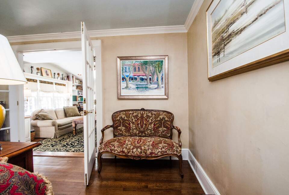 Charming New Canaan Cottage | Walking distance to town | About an hour from New York City by train - New Canaan, Connecticut