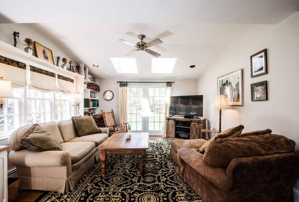 Charming New Canaan Cottage | Walking distance to town | About an hour from New York City by train - New Canaan, Connecticut