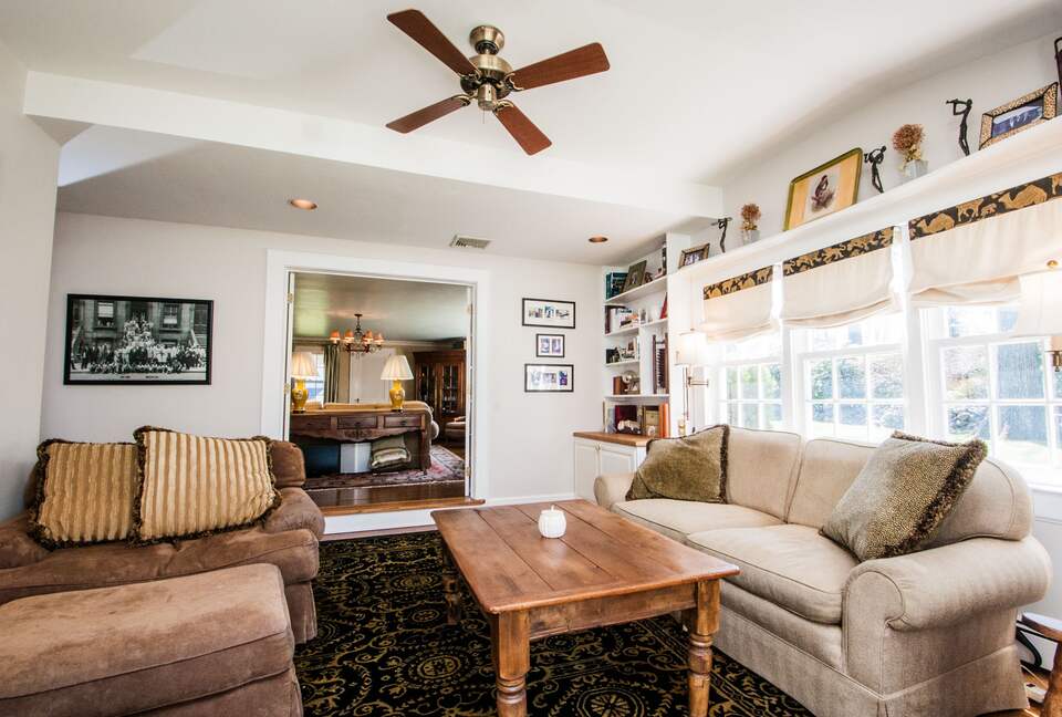 Charming New Canaan Cottage | Walking distance to town | About an hour from New York City by train - New Canaan, Connecticut