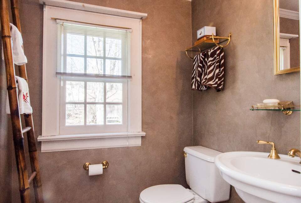 Charming New Canaan Cottage | Walking distance to town | About an hour from New York City by train - New Canaan, Connecticut
