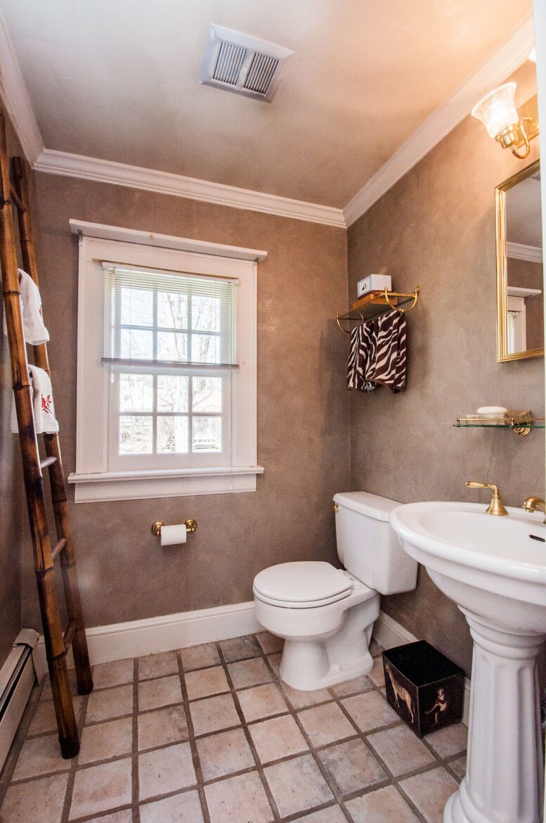 Charming New Canaan Cottage | Walking distance to town | About an hour from New York City by train - New Canaan, Connecticut