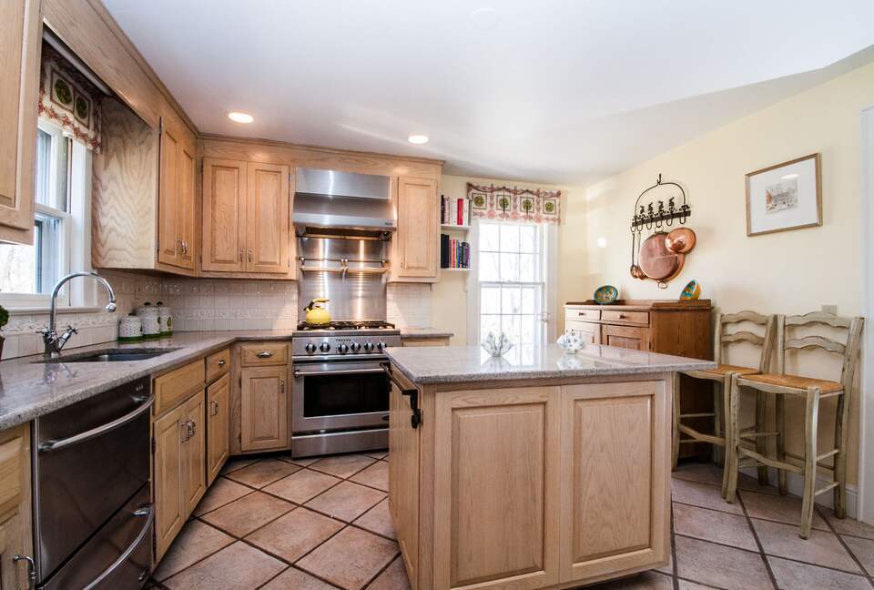 Charming New Canaan Cottage | Walking distance to town | About an hour from New York City by train - New Canaan, Connecticut