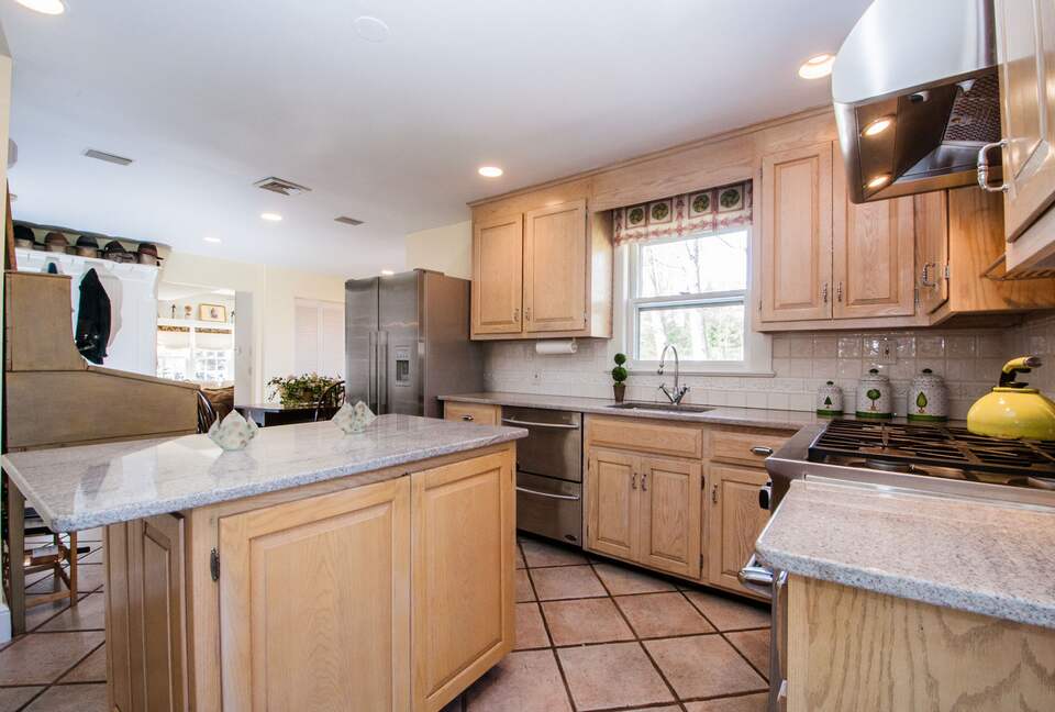 Charming New Canaan Cottage | Walking distance to town | About an hour from New York City by train - New Canaan, Connecticut