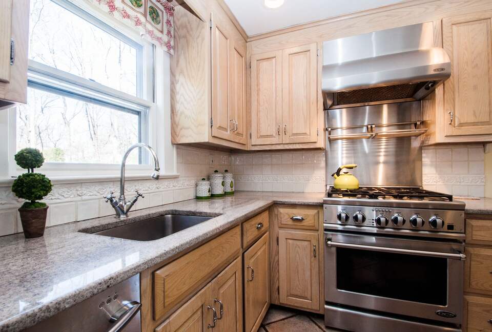 Charming New Canaan Cottage | Walking distance to town | About an hour from New York City by train - New Canaan, Connecticut