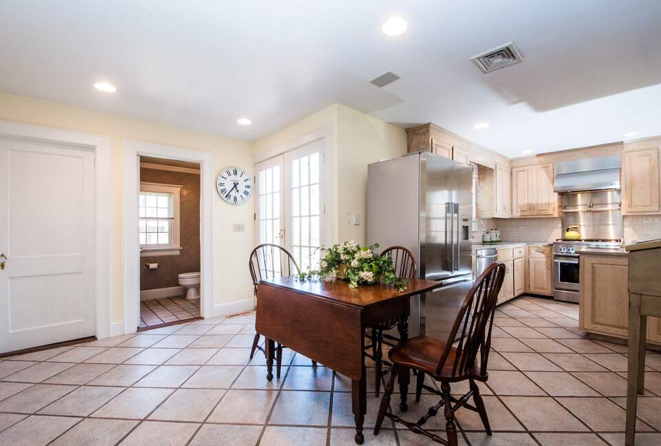 Charming New Canaan Cottage | Walking distance to town | About an hour from New York City by train - New Canaan, Connecticut