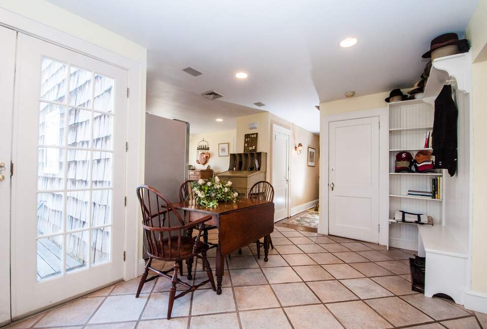 Charming New Canaan Cottage | Walking distance to town | About an hour from New York City by train - New Canaan, Connecticut