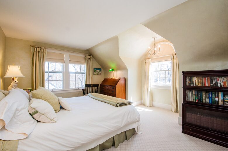 Charming New Canaan Cottage | Walking distance to town | About an hour from New York City by train - New Canaan, Connecticut