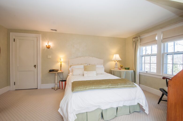 Charming New Canaan Cottage | Walking distance to town | About an hour from New York City by train - New Canaan, Connecticut