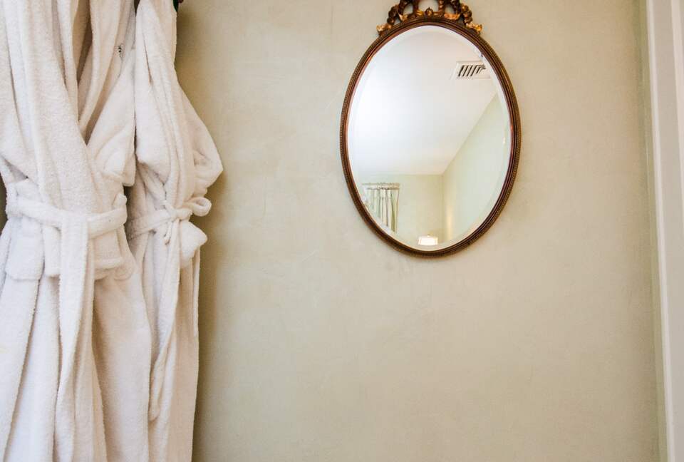 Charming New Canaan Cottage | Walking distance to town | About an hour from New York City by train - New Canaan, Connecticut