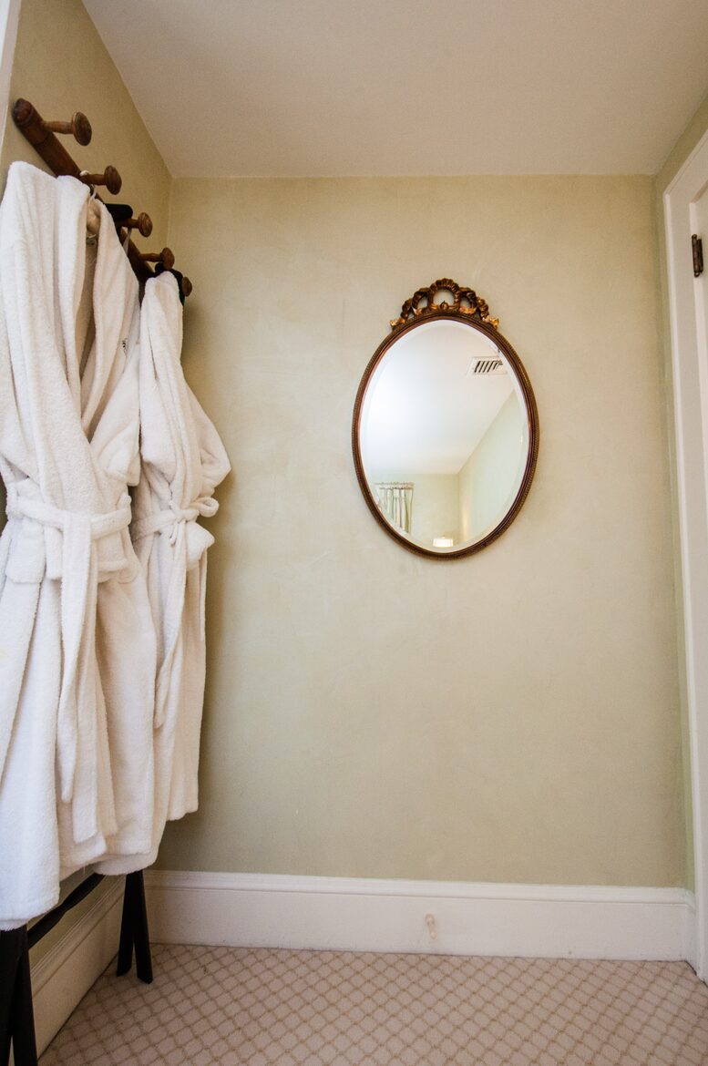 Charming New Canaan Cottage | Walking distance to town | About an hour from New York City by train - New Canaan, Connecticut