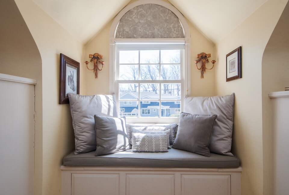 Charming New Canaan Cottage | Walking distance to town | About an hour from New York City by train - New Canaan, Connecticut