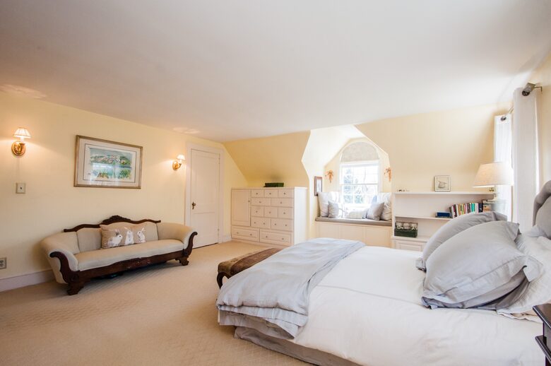 Charming New Canaan Cottage | Walking distance to town | About an hour from New York City by train - New Canaan, Connecticut