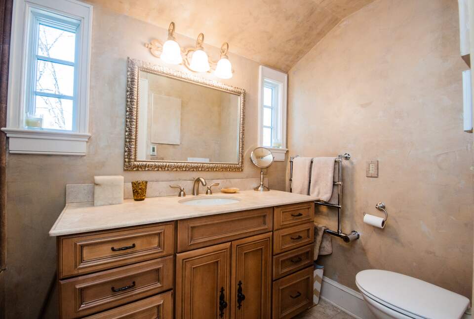 Charming New Canaan Cottage | Walking distance to town | About an hour from New York City by train - New Canaan, Connecticut