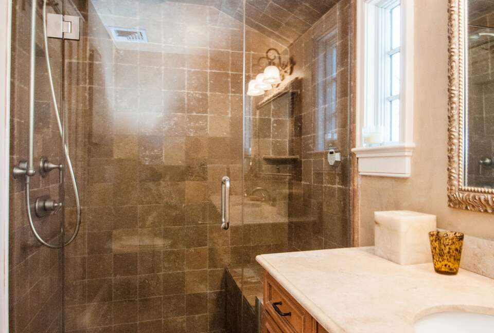 Charming New Canaan Cottage | Walking distance to town | About an hour from New York City by train - New Canaan, Connecticut