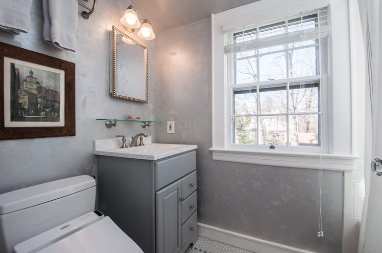 Charming New Canaan Cottage | Walking distance to town | About an hour from New York City by train - New Canaan, Connecticut