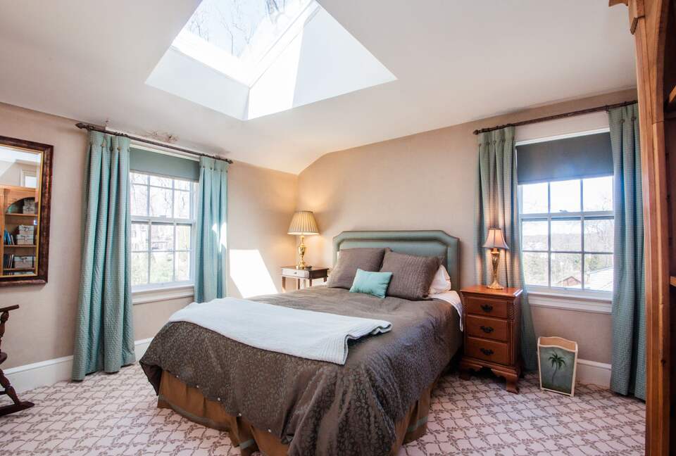 Charming New Canaan Cottage | Walking distance to town | About an hour from New York City by train - New Canaan, Connecticut