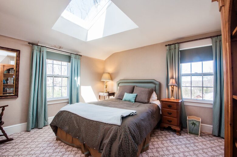 Charming New Canaan Cottage | Walking distance to town | About an hour from New York City by train - New Canaan, Connecticut