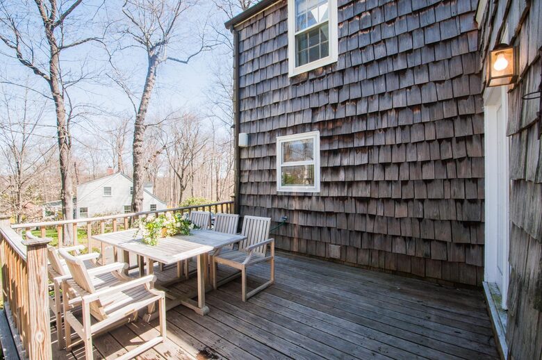 Charming New Canaan Cottage | Walking distance to town | About an hour from New York City by train - New Canaan, Connecticut