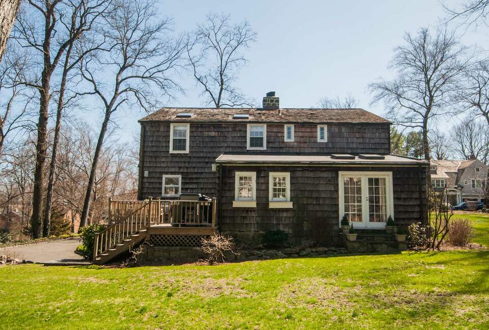 Charming New Canaan Cottage | Walking distance to town | About an hour from New York City by train - New Canaan, Connecticut