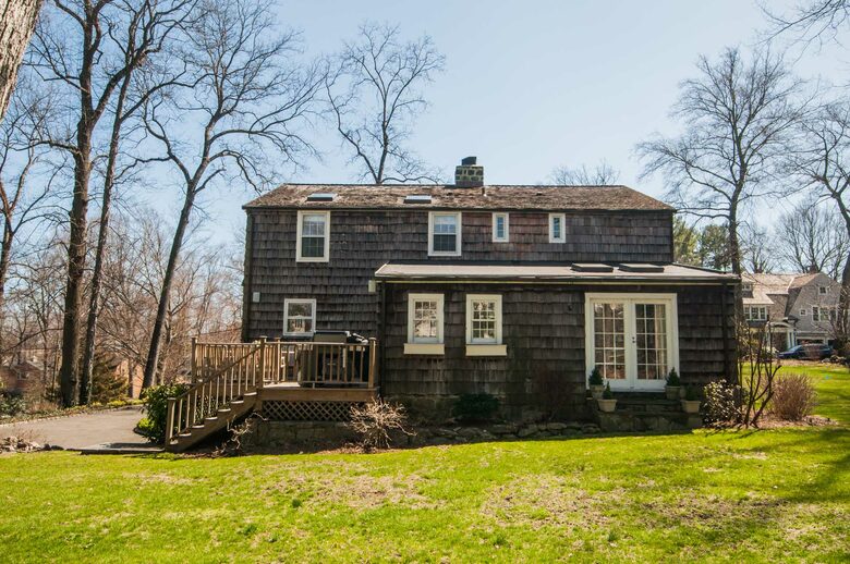 Charming New Canaan Cottage | Walking distance to town | About an hour from New York City by train - New Canaan, Connecticut