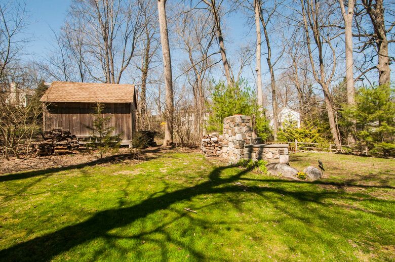 Charming New Canaan Cottage | Walking distance to town | About an hour from New York City by train - New Canaan, Connecticut