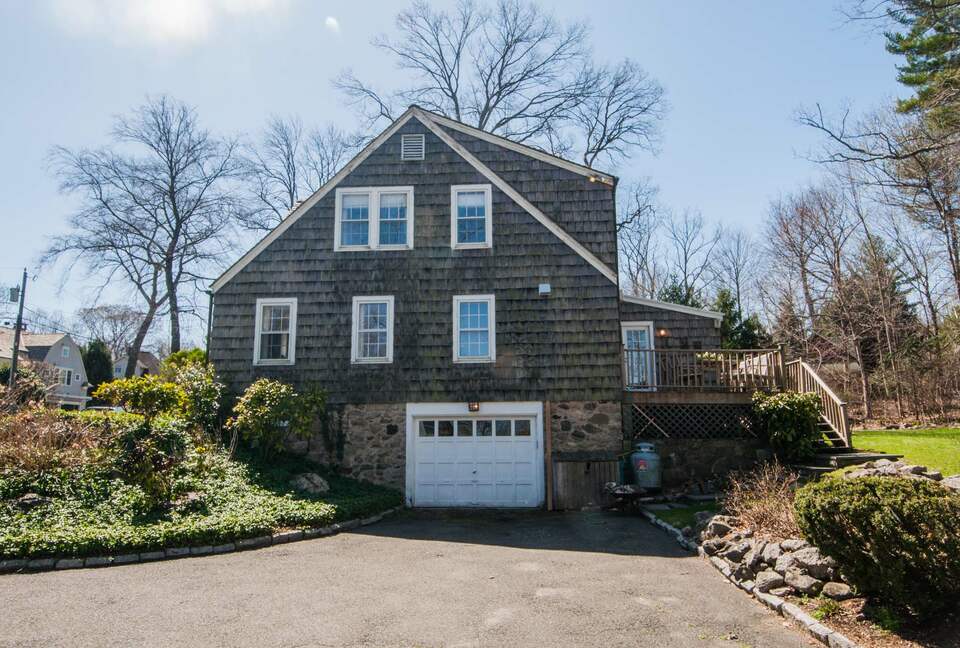 Charming New Canaan Cottage | Walking distance to town | About an hour from New York City by train - New Canaan, Connecticut