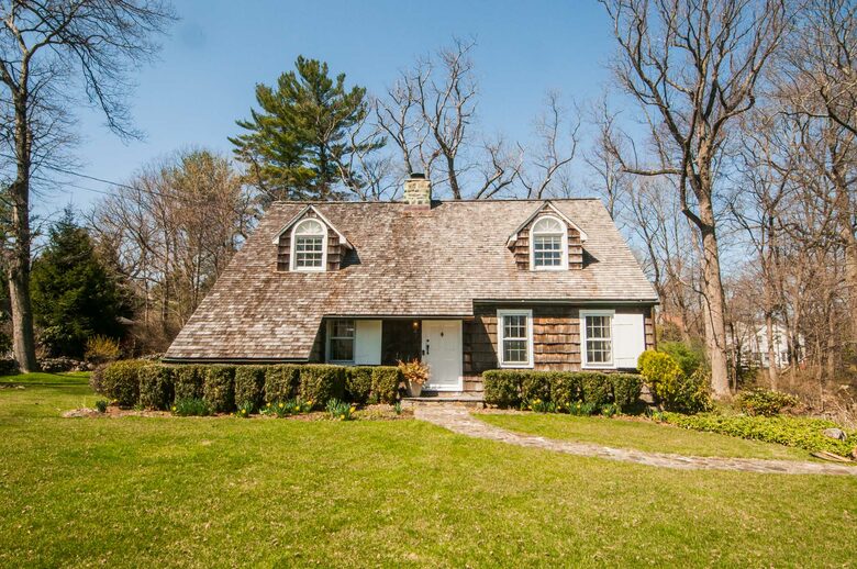 Charming New Canaan Cottage | Walking distance to town | About an hour from New York City by train - New Canaan, Connecticut