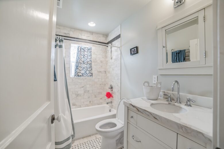 Cozy Contemporary Bungalow - Larkspur, California