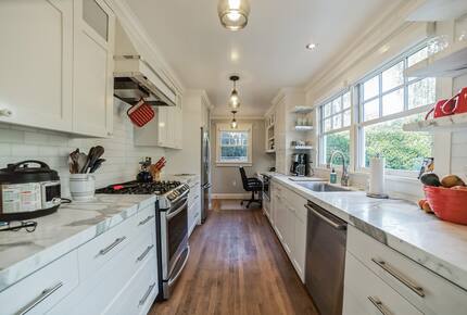 Cozy Contemporary Bungalow - Larkspur, California