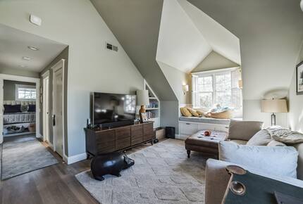 Cozy Contemporary Bungalow - Larkspur, California