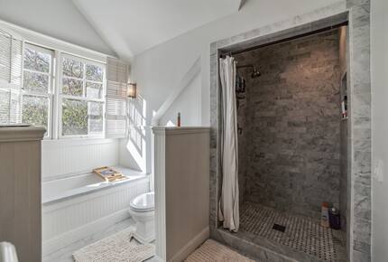 Cozy Contemporary Bungalow - Larkspur, California