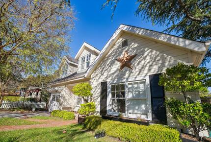Cozy Contemporary Bungalow - Larkspur, California