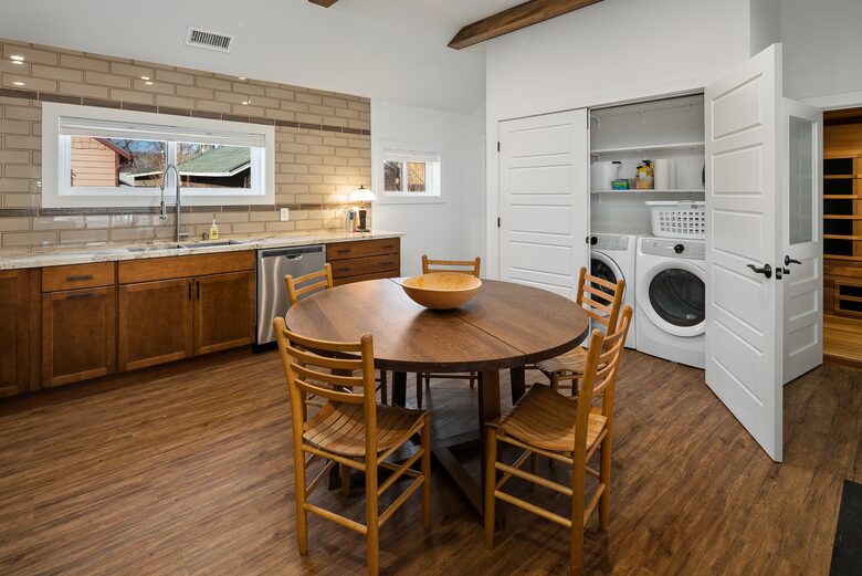 Beautifully Updated Downtown Home with a Sauna - Flagstaff, Arizona