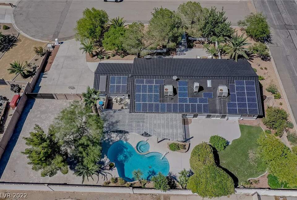 The Regal Estate with a Pool - Las Vegas, Nevada