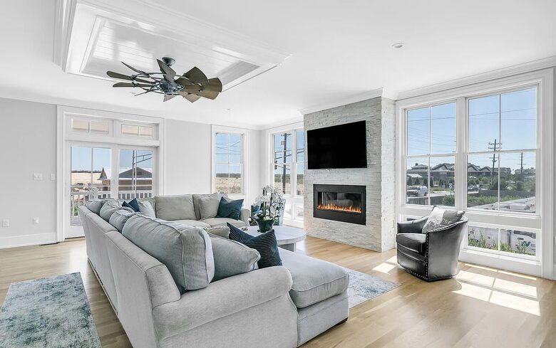Stunning Ocean Ave Beach House | With pool and bonus rooms - Mantoloking, New Jersey