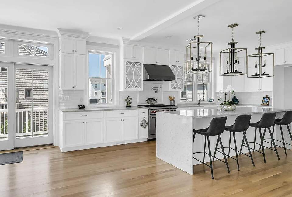 Stunning Ocean Ave Beach House | With pool and bonus rooms - Mantoloking, New Jersey