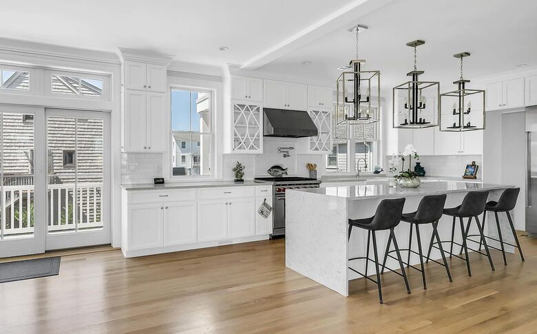 Stunning Ocean Ave Beach House | With pool and bonus rooms - Mantoloking, New Jersey