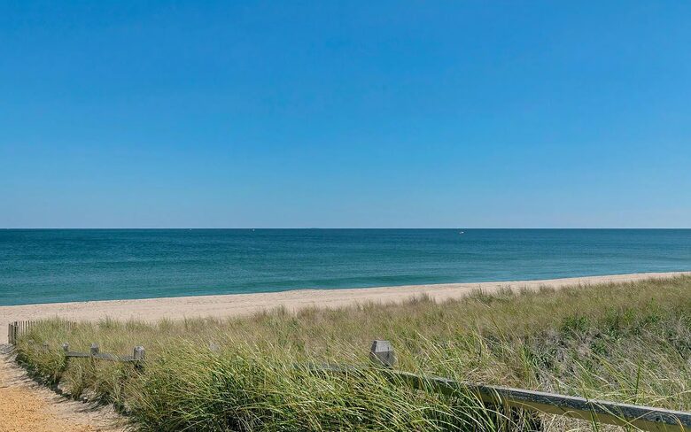 Stunning Ocean Ave Beach House | With pool and bonus rooms - Mantoloking, New Jersey