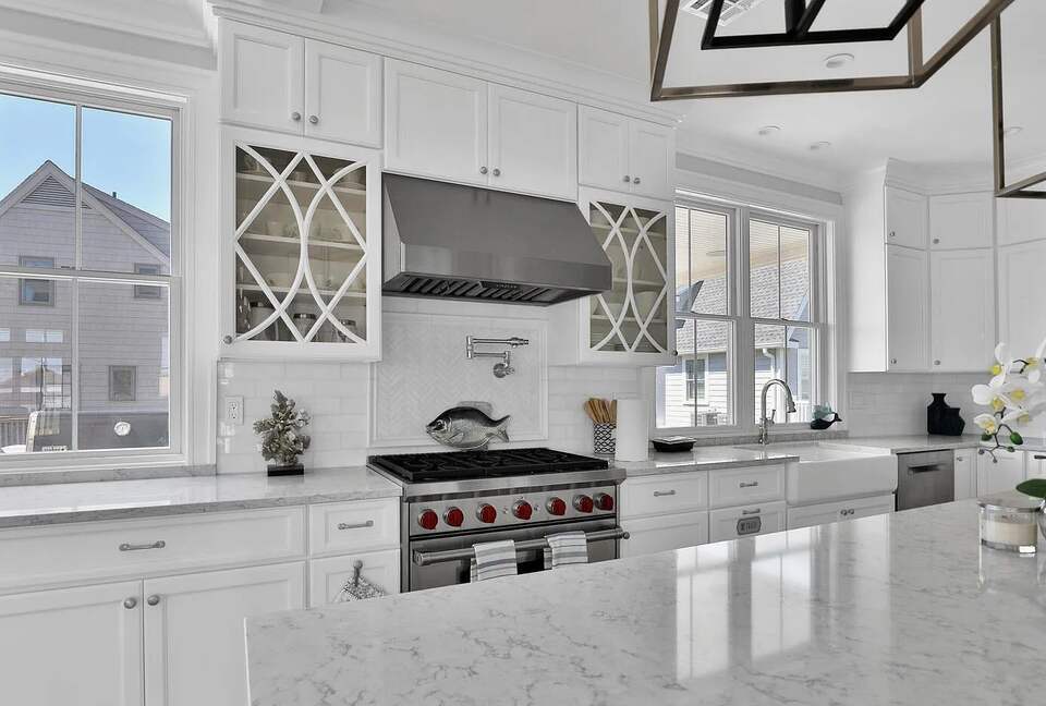 Stunning Ocean Ave Beach House | With pool and bonus rooms - Mantoloking, New Jersey