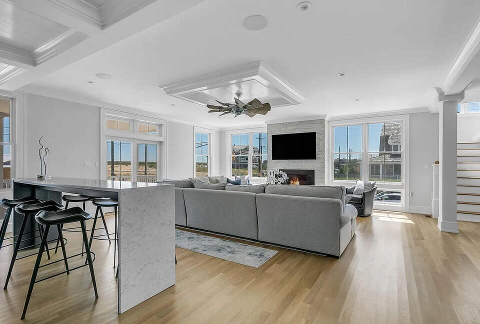 Stunning Ocean Ave Beach House | With pool and bonus rooms - Mantoloking, New Jersey