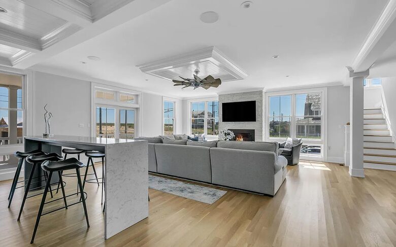 Stunning Ocean Ave Beach House | With pool and bonus rooms - Mantoloking, New Jersey