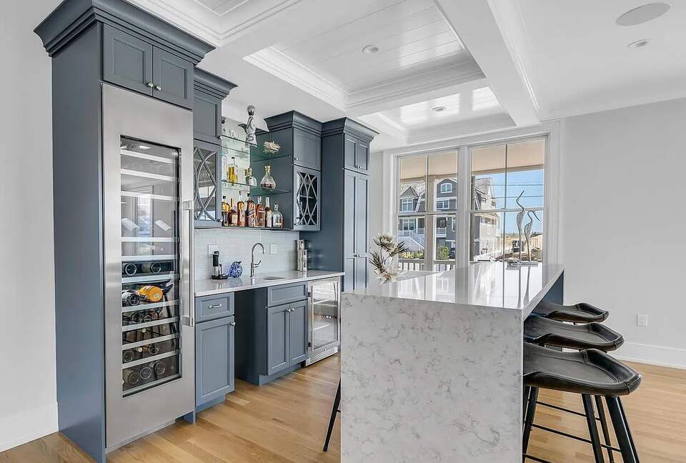 Stunning Ocean Ave Beach House | With pool and bonus rooms - Mantoloking, New Jersey