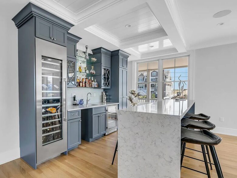 Stunning Ocean Ave Beach House | With pool and bonus rooms - Mantoloking, New Jersey