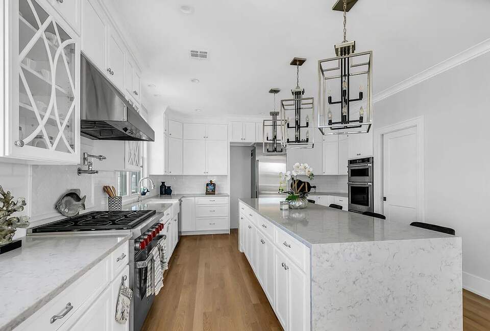 Stunning Ocean Ave Beach House | With pool and bonus rooms - Mantoloking, New Jersey