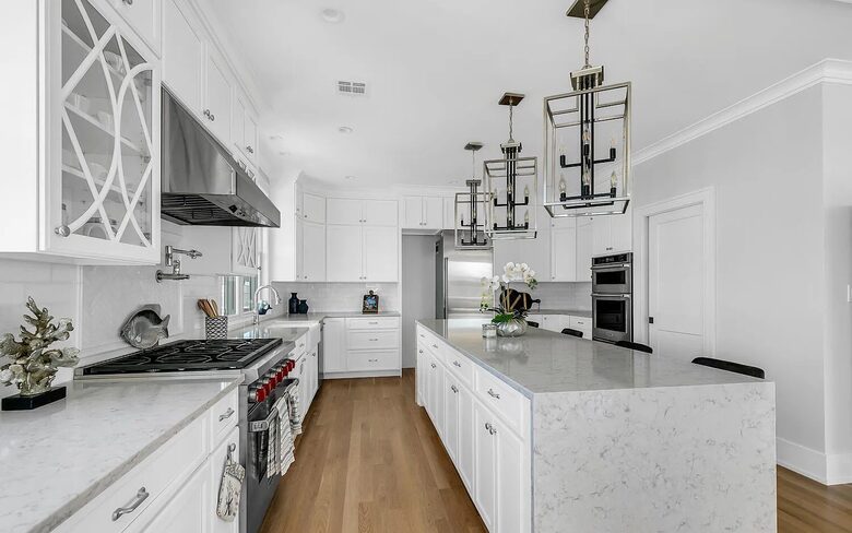 Stunning Ocean Ave Beach House | With pool and bonus rooms - Mantoloking, New Jersey