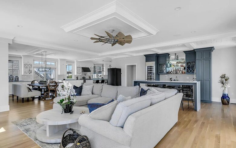 Stunning Ocean Ave Beach House | With pool and bonus rooms - Mantoloking, New Jersey