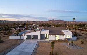 Peaceful Pueblo Modern Oasis | Spa + Game Room - Joshua Tree, California